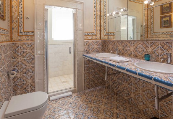 Bagno ensuite n.2 con doccia al piano terra – Villa Majoli