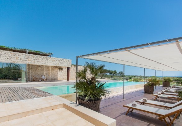 La zona piscina – Villa Majoli