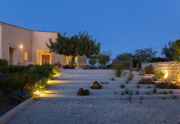Le scale verso l’entrata – Villa Majoli