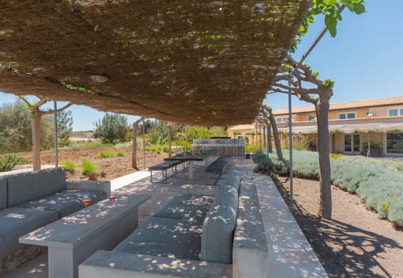 Il terrazzo coperto per pranzi e relax all’esterno – Villa Majoli