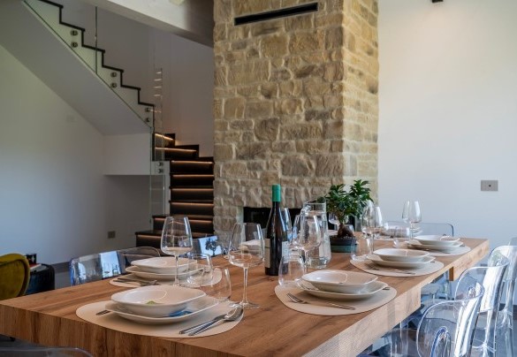 The bright open-plan dining room – Villa Mamon