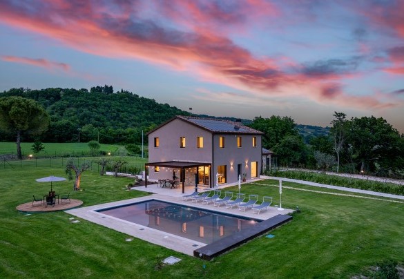 The property in the glow of sunset – Villa Mamon
