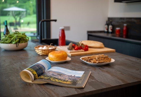 The fully equipped kitchen with access to the pergola – Villa Mamon