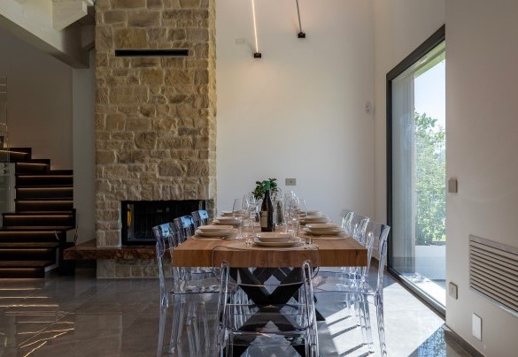 The bright open-plan dining room – Villa Mamon