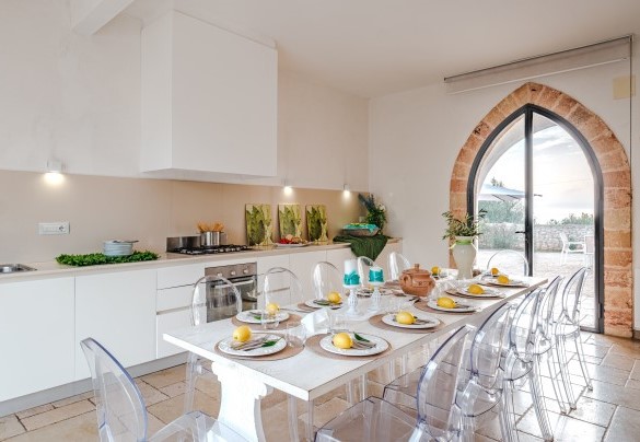 The wall-mounted kitchen   - Villa Manco