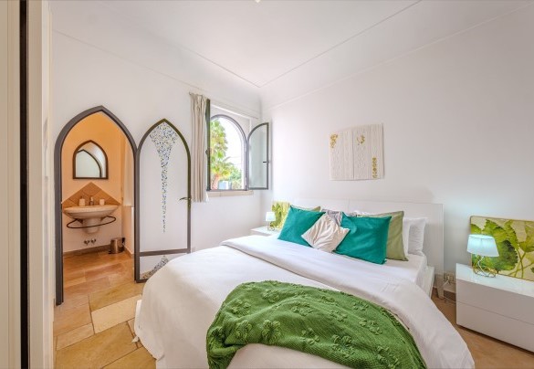 Double bedroom no. 1 with en suite bathroom   - Villa Manco