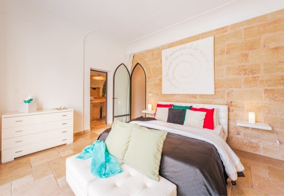 Double bedroom no. 4 with en suite bathroom and direct access to the outside   - Villa Manco