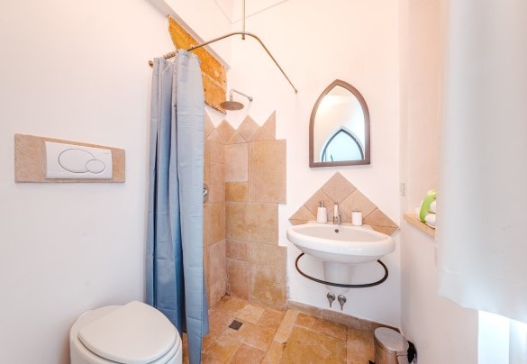 En suite bathroom with shower no. 1   - Villa Manco