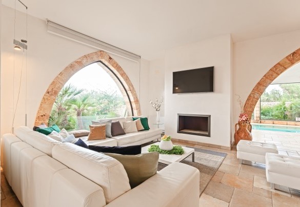 The indoor pool is accessible from the living area   - Villa Manco