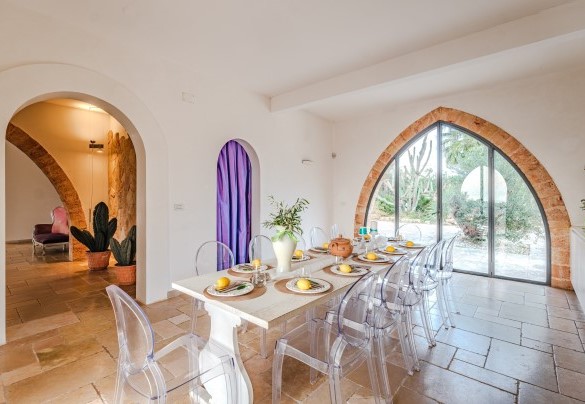 The bright dining room   - Villa Manco