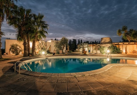 The charming evening lighting of the pool - Villa Manco