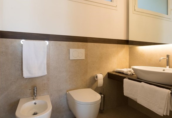 Bathroom N° 1 ground floor - VILLA MANDARA