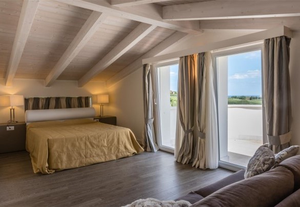 Master bedroom with beautiful view sea and Cattolica - VILLA MANDARA