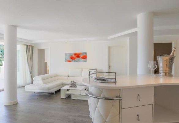 Hall N° 2 with area TV - VILLA MANDARA 