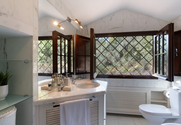 The ensuite bathroom no. 5 on the attic floor  - Villa Manganelli