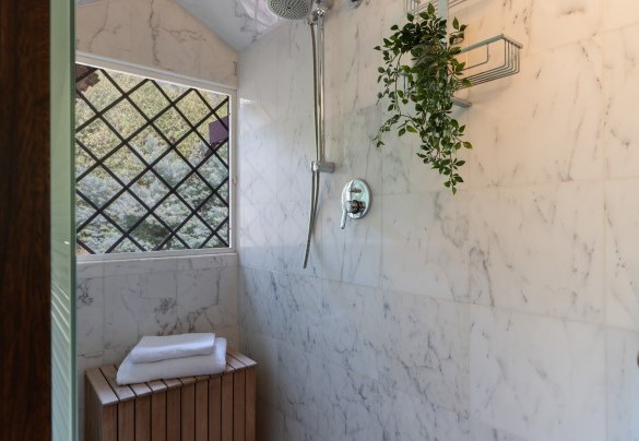 The shower in the ensuite bathroom no. 5 on the attic floor  - Villa Manganelli
