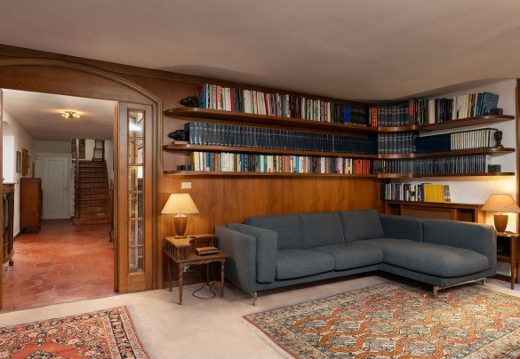 The large living room-study-library - Villa Manganelli