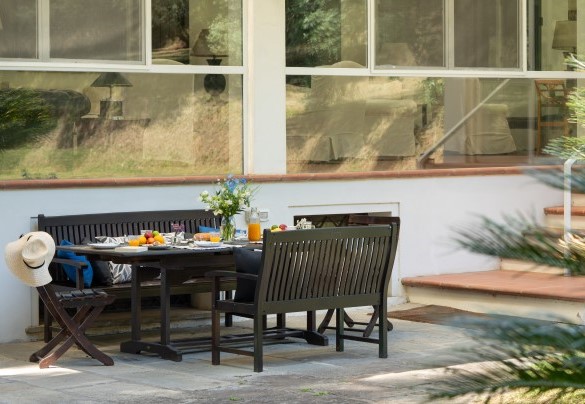 The veranda with access to the garden via a French window and then down a few steps complete with banister – Villa Manganelli