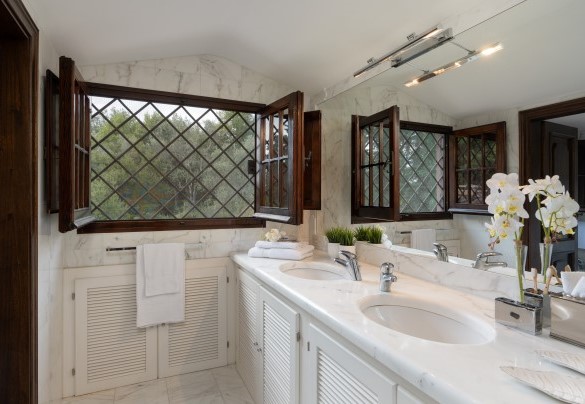 The ensuite bathroom no. 6 on the attic floor  - Villa Manganelli