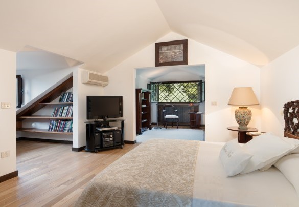 The double bedroom no. 6 on the attic floor - Villa Manganelli