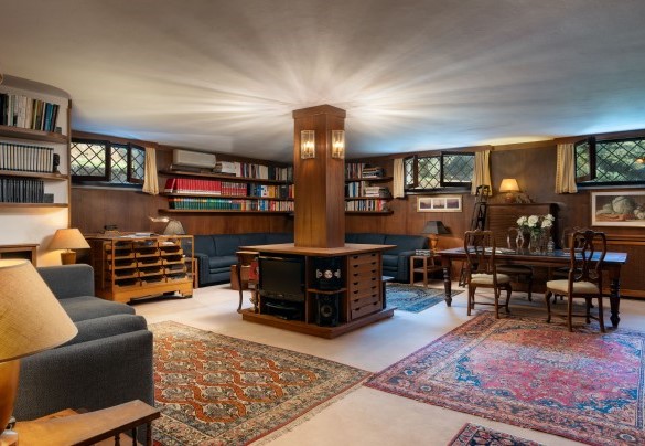 The large living room-study-library - Villa Manganelli