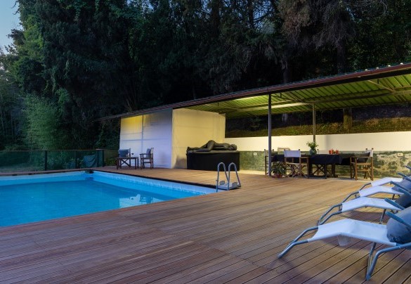 There is a large illuminated and furnished canopy providing guests with every comfort – Villa Manganelli