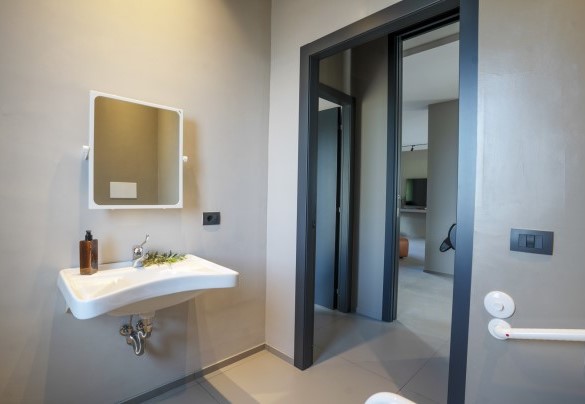 Ensuite bathroom with shower n.3 on the ground floor - Villa Maria Paradiso