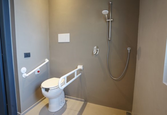 Ensuite bathroom with shower n.3 on the ground floor - Villa Maria Paradiso