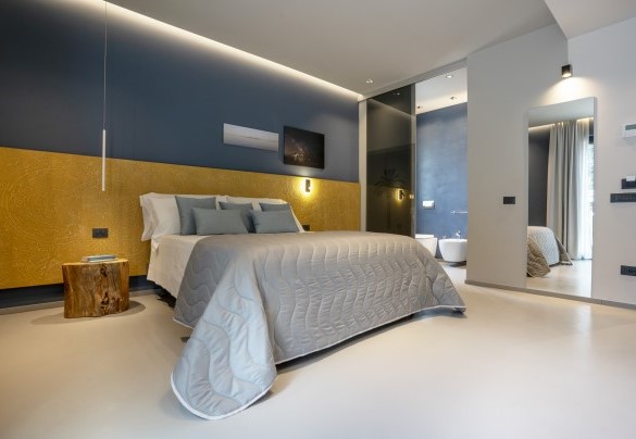 Double bedroom n.1 with ensuite bathroom n.1 with shower on the ground floor - Villa Maria Paradiso