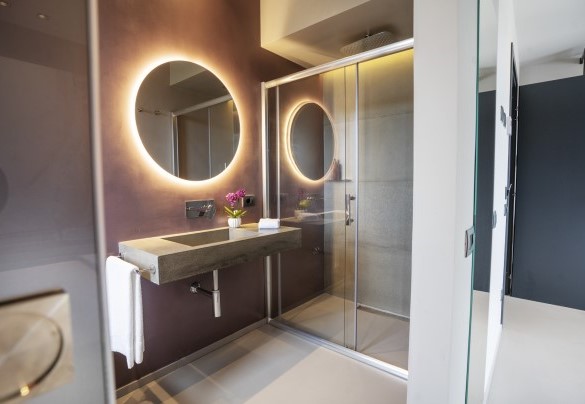 Bathroom with shower n.4, ensuite to bedroom n.3 on first floor - Villa Maria Paradiso