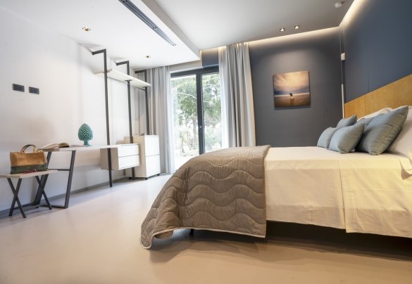 Double bedroom n.1 with ensuite bathroom n.1 with shower on the ground floor - Villa Maria Paradiso