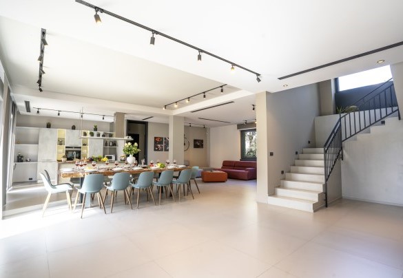 Open-plan living area with kitchen, sitting room and dining room - Villa Maria Paradiso