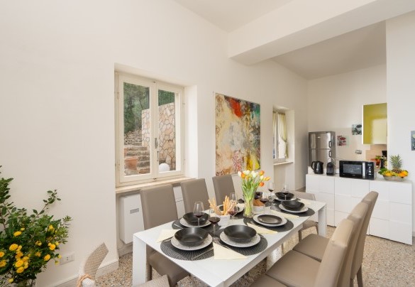  La zona pranzo adiacente alla cucina -  Villa Meraviglia 