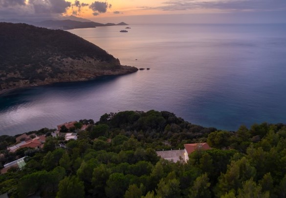 La  vista notturna sul golfo   – Villa Meraviglia 