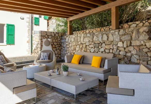 Il salotto esterno  - Villa Meraviglia 