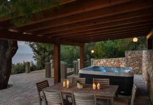 Pergola illuminata – Villa Meraviglia 