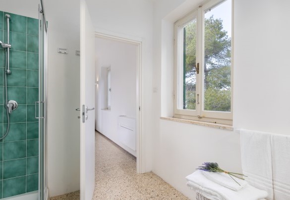 Il bagno n.3 con doccia primo piano – Villa Meraviglia 