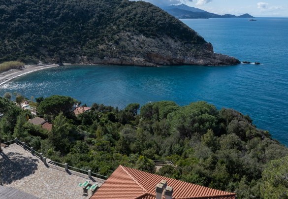 Veduta aerea del golfo di Nisporto – Villa Meraviglia 
