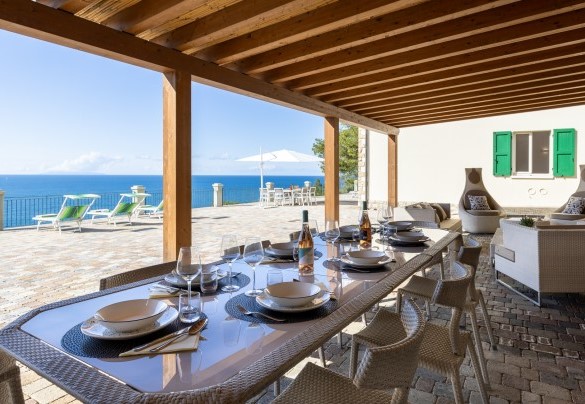 La zona  pranzo esterna  - Villa Meraviglia 