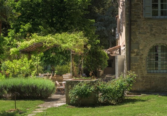 La pergola si trova comodamente pochi metri dalla villa - Villa Metelliano 