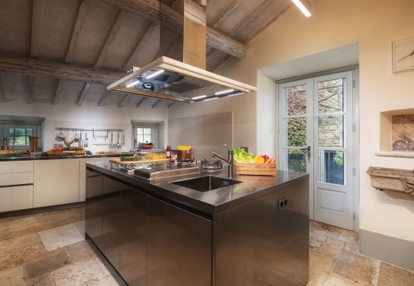 La grande e bella cucina industriale - Villa Metelliano