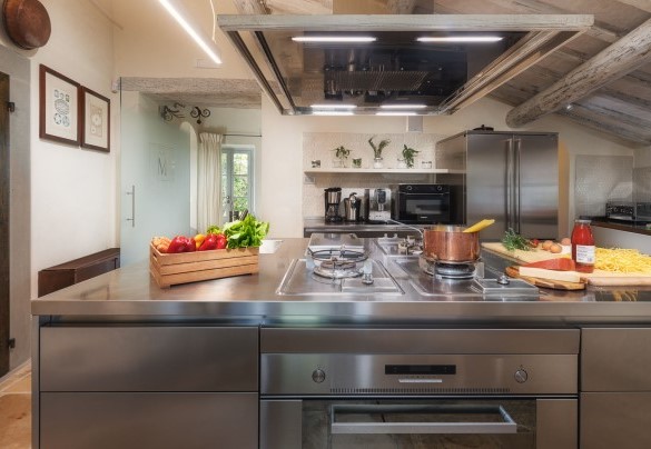 La cucina super accessoriata - Villa Metelliano