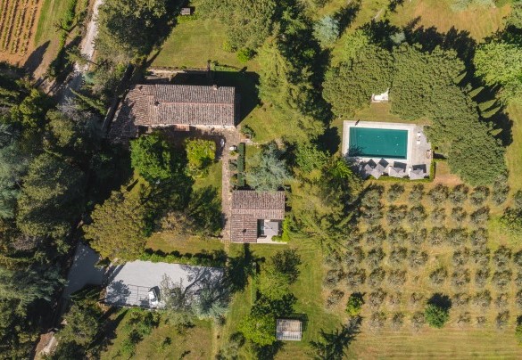 La magnifica proprietà vista dall'alto - Villa Metelliano