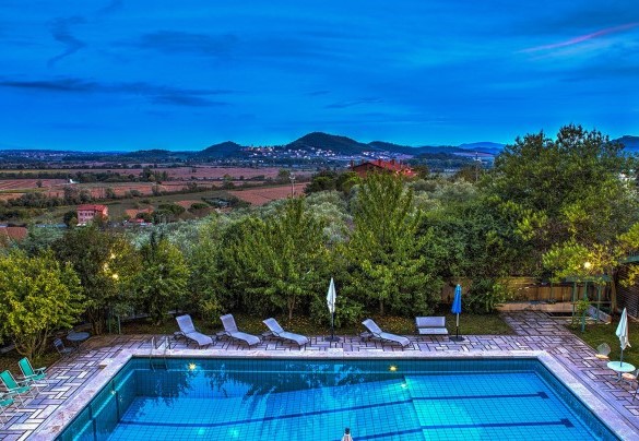 Il panorama mozzafiato verso le colline circostante - Villa Michelangelo