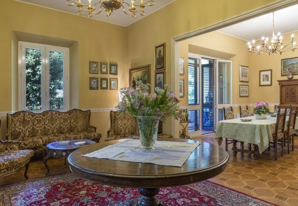 Sala da pranzo open con salotto - Villa Michelangelo 