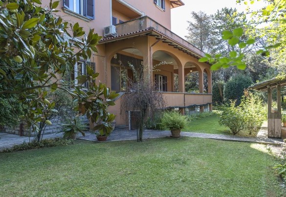 Il parco che circonda Villa Michelangelo è di vaste dimensioni, 8500 mq, tutto recintato - Villa Michelangelo 