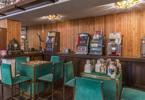 Taverna con tavoli da gioco - Villa Michelangelo   
