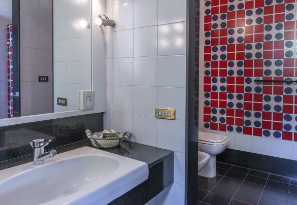 Bagno en suite con doccia al primo piano - Villa Michelangelo  