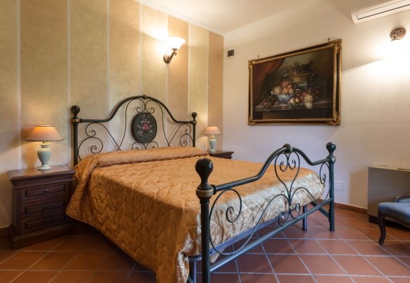 The lovely double bedroom on the upper floor - Villa Miki