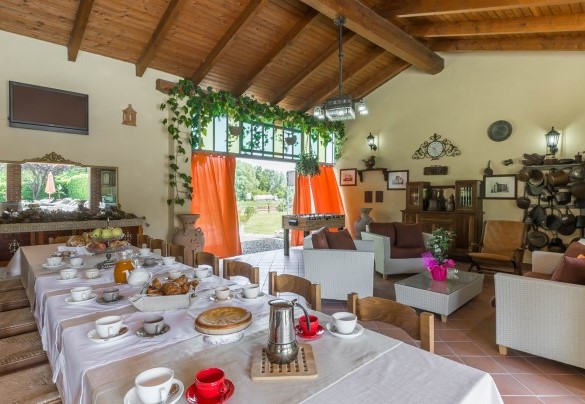 The dining area of the large porch - Villa Miki